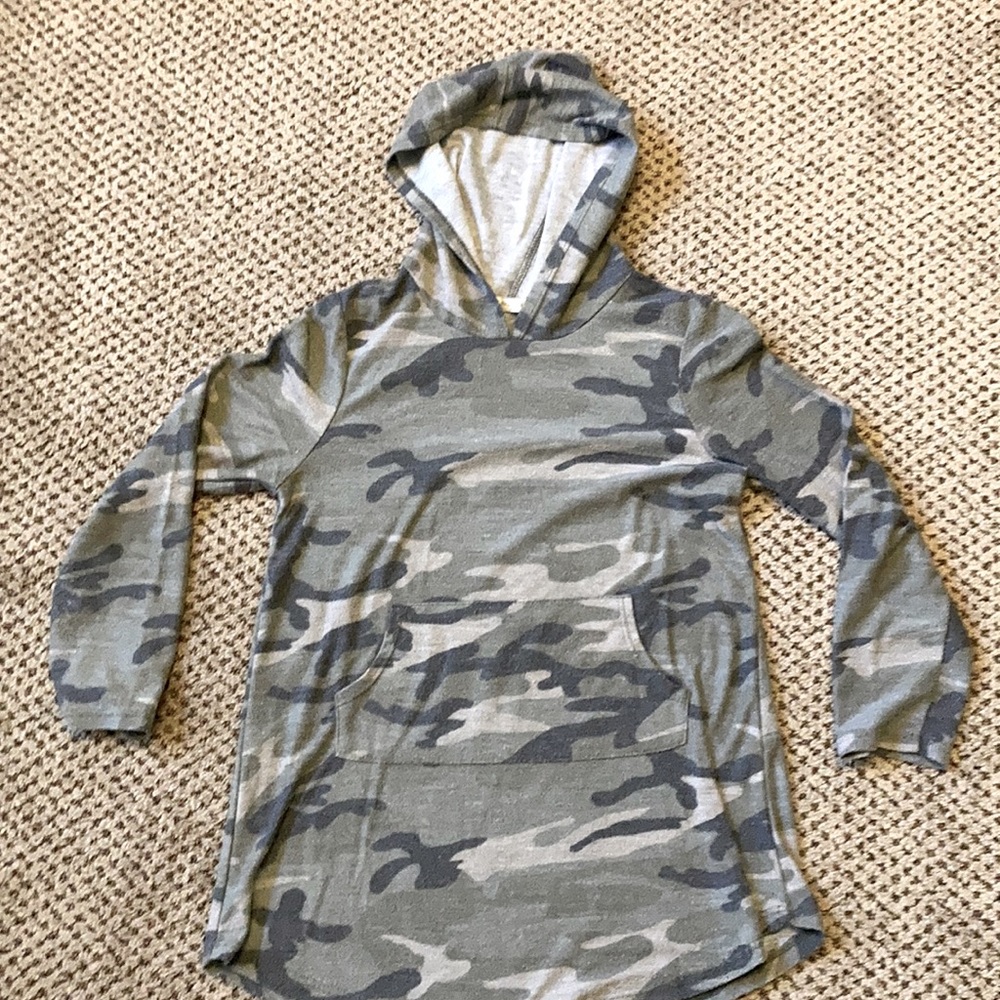 Lightweight hooded t-shirt, size 8